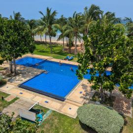 Oceanfront condo 3-2-01- Nilaveli, hotel in Nilaveli