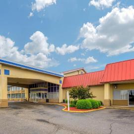 Econo Lodge Inn & Suites Triadelphia - Wheeling, отель в городе Triadelphia