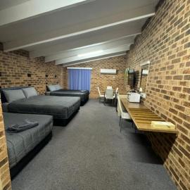 Clock Tower Motor Inn, hotel di Coonabarabran