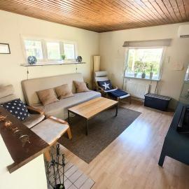 Cozy Nordic Cottage with Large Garden & Fireplace、セルヴェスボリのホテル
