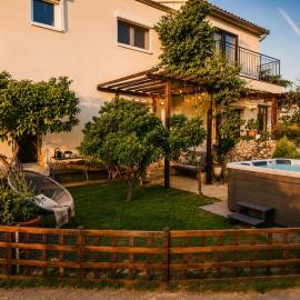 Family nest Medulin- apartment with private parking and jacuzzi, hotelli kohteessa Medulin