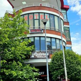 Hotel W Bush Square, hotel a Fushë-Krujë
