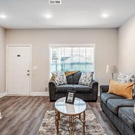 Spacious 3BR Home with 2 Kings, 1 Queen & Free Parking