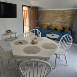 Casa Roberto, hotel a Budeşti