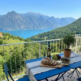 Lake Iseo View Retreat - Quiet & Nature, מלון בFonteno