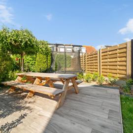 OOSTWEST – Ruime woning met tuin nabij strand, hotel v Ostende