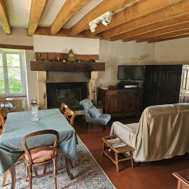 Traditionnal berrichonne house near Beauval Zoo and Loire Castles, hotel v destinácii Jeu-Maloches