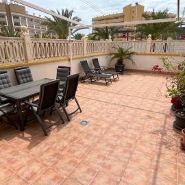 Bungalow moderno con amplio patio junto al mar, hotel in Arenales del Sol