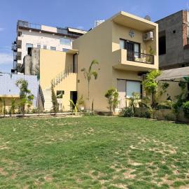 The Palm House - Studio Rooms, Pool, Garden and Parking