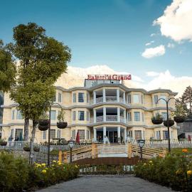 Falettis Grand Hotel Naran, khách sạn ở Nārān