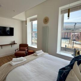 Waterfront Living Boutique Hotel Opposite Hill Dickinson Stadium