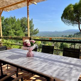 Maison de vacances en Provence avec piscine privée et vue pour 10 personnes, ξενοδοχείο σε Fayence