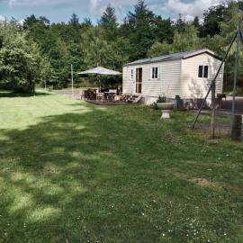 La Sapinière 24- mobile home - nature - 3 people、Augignacのホテル