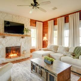 Pet-Friendly Historic Home: Downtown Breaux Bridge, hotel in Breaux Bridge