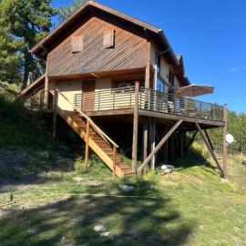 Cozy French Alps Chalet, lake & ski, hotel v destinaci Saint-Apollinaire