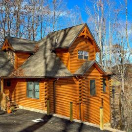 Wears Valley Log Cabin - Elegance, Comfort, Views