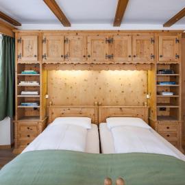 Hotel Alpina, отель в городе Цернец