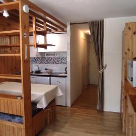 Studio montagnard au cœur de Super Besse avec parking privé - FR-1-814-128, hotel in Super Besse