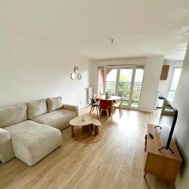 Location appartement 3 chambres pontoise - spacieux - 2SDB, hotel a Pontoise