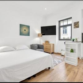 Studio 2 - Central Studio With Terrace near Place de Paris