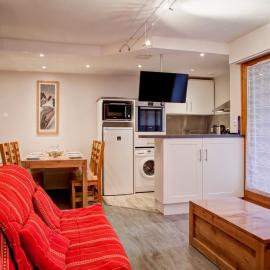 Appartement 4 pièces avec balcon, internet, parking au centre de Brides-les-Bains - FR-1-512-138