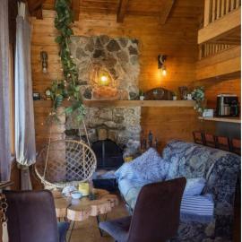 Marš na Drinu, Hotel in Bajina Bašta