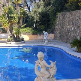 Villa Serra Brava mt Gemeinschatspool, 3 Apartments, hotel in Lloret de Mar