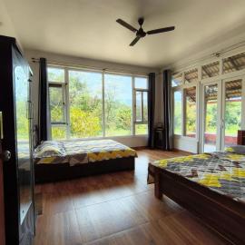 Tayra - The Glass Villa, Hotel in Somvārpet