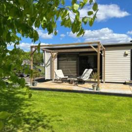 Chalet Amber - heerlijk ruim chalet met omheinde tuin, in het Drents-Friese Wold, hotel a Hoogersmilde