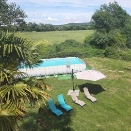 LOCATION APPART 45 M² - 2 CH AVEC JARDIN PRIVATIF, hotel in Gailhan