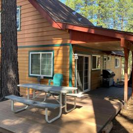 Inviting home with pool table - near Heavenly & beaches, hotel in South Lake Tahoe