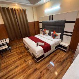 Hotel Red Diamond Residency