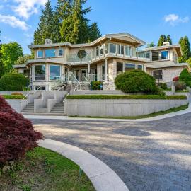 Luxury Pool Villa with City Views in West Vancouver – hotel w mieście West Vancouver