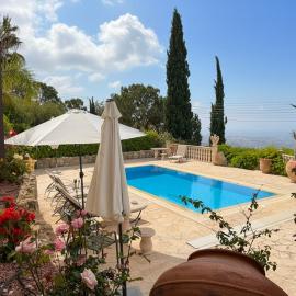 Garden Of Eden - 3 Bedroom Private Bungalow With Pool, ξενοδοχείο στην Πάφο