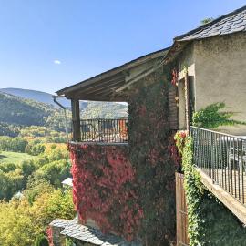 Atalaya - Montserrat Figueras - Gîte pour 8 personnes - 4 chambres en suite - Piscine, khách sạn ở Llo