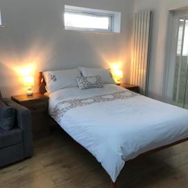 Lovely Space Walking Distance to Woking station, hótel í Woking