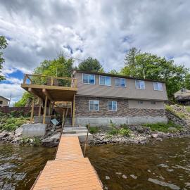 Lakeside Lodge- Newly Renovated Cabin on Black Lake, hotel u gradu 'Hammond'