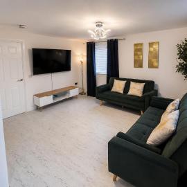 Modern Family Home, Free Parking, Garden, hotel in Peterborough