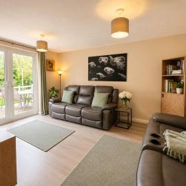 Beautiful, Spacious 2 Bed House, Saltaire-Bingley, Sleeps 5, Hotel in Bradford