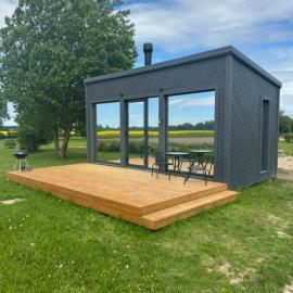 EstBerg Tartu Glasshouse with Sauna, מלון בטרטו