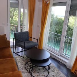 Apartments and Rooms Villa Majestic、ビハチのホテル