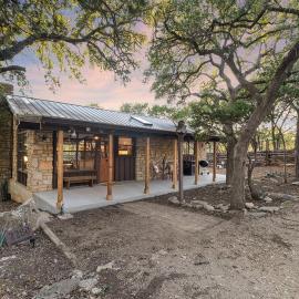 Hideout Cabin - private retreat just 15 mins from Wimberley!, hotel u gradu Vimberli