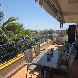 Apartment with large terrace in Vallpineda, Sitges, hotel in Sant Pere de Ribes