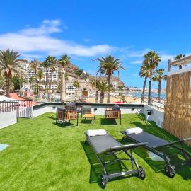 SUN SEA & LOVE Beach-front Villa 33 meters from the Sand, hotel din Mogán