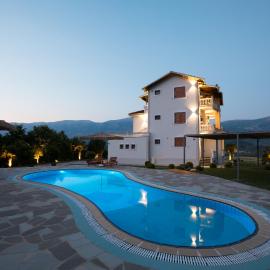 Panorama Hills Entire Villa, hotel in Gjirokastër