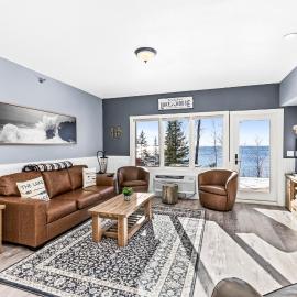 Viesnīca Whispering Pines Lake Views 1BR King Suite pilsētā Tuhārbora