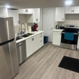 Newly Renovated 2BR Walkout Suite in the Heart of Kanata Ottawa, hotel u gradu Otava