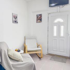 MOTO PITSTOP studio INDJIJA, hotel in Inđija