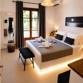 Efcharis house Skopelos, hotel in Neo Klima