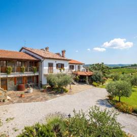 Tourist Farm Tonin - Apartments - Happy Rentals, готель у місті Šmarje
